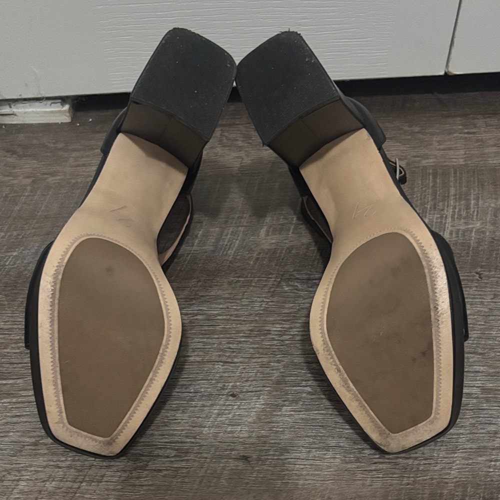 Elegant Tan and Black Women's Heels - Picture 9 of 9